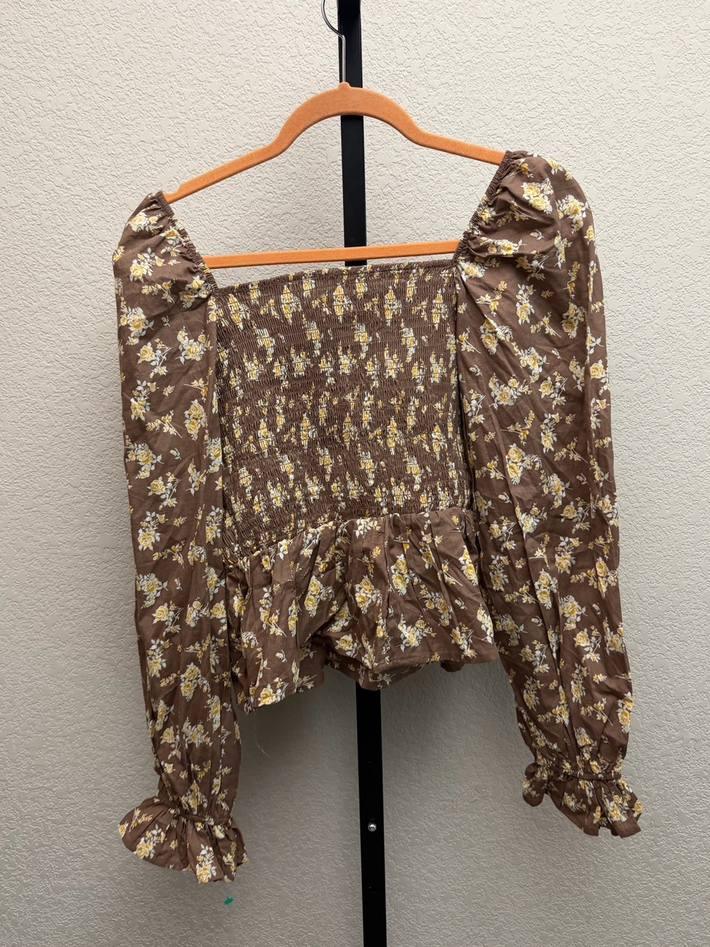 Dizzy Lizzy Women’s Brown Floral Smocked Peasant Blouse - Picture 3 of 3
